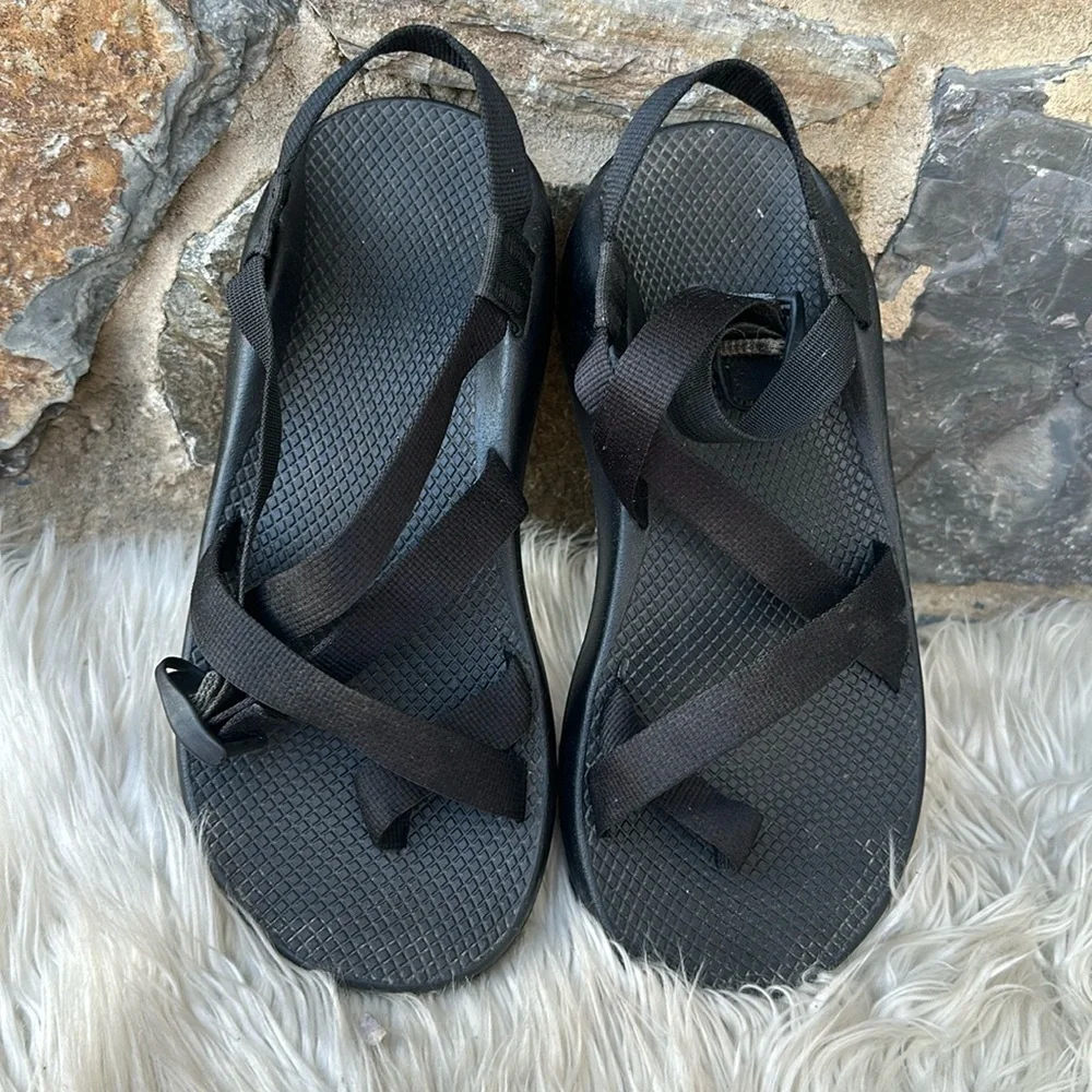 Chaco mens Z classic black sandals with toe loop size 10